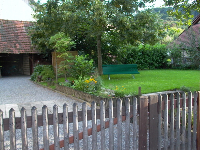 vorplatzgarten1.jpeg